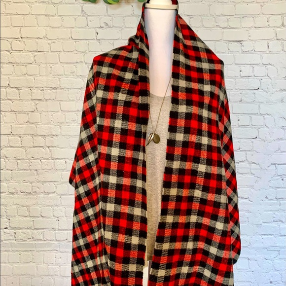 Cozy oversized scarf from the Gap black red and ivory plaid - Picture 4 of 9